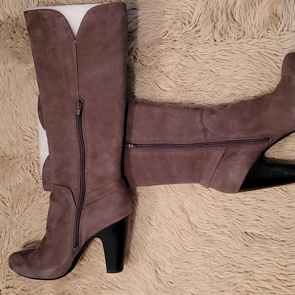 Boots - Picture 3 of 4